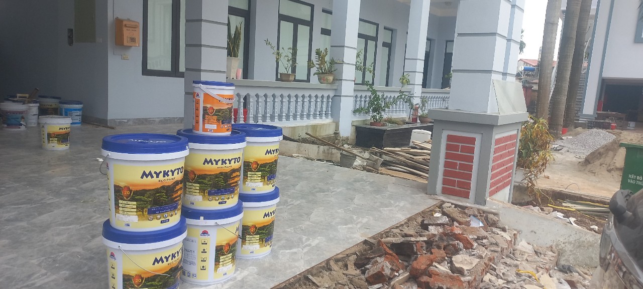 Nên sơn sửa lại nhà cũ, tường vôi ve bằng sơn mịn hay sơn bóng